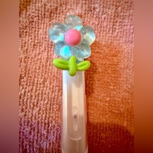 🩵🌸 White Clicky Grippy Quick-Drying Black Ink Gel Pen with Blue Flower Clip